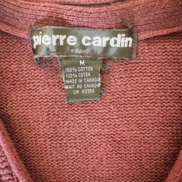 https://www.etsy.com/ca/listing/1792906158/vintage-pierre-cardin-burgundy-knitte - Picture 3 of 5